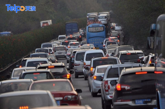春节高速堵车是每年的常态.jpg