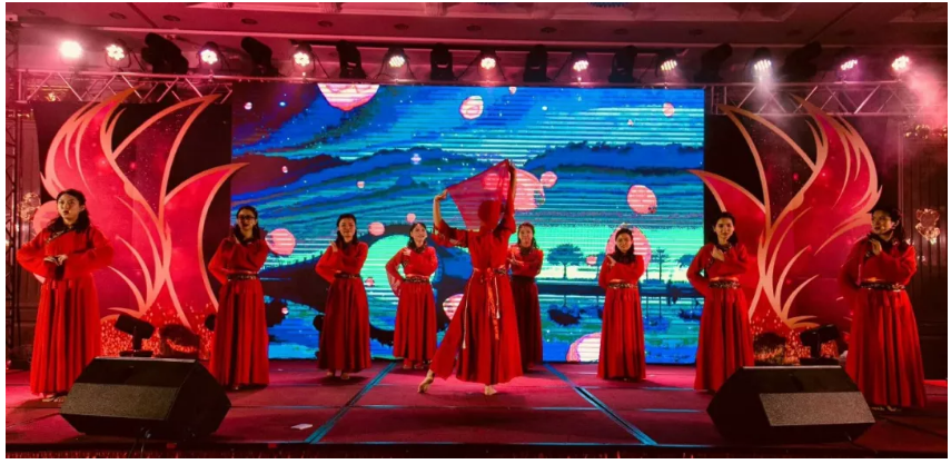 广东天波人力行政部的舞蹈表演《华妆踏歌》.png