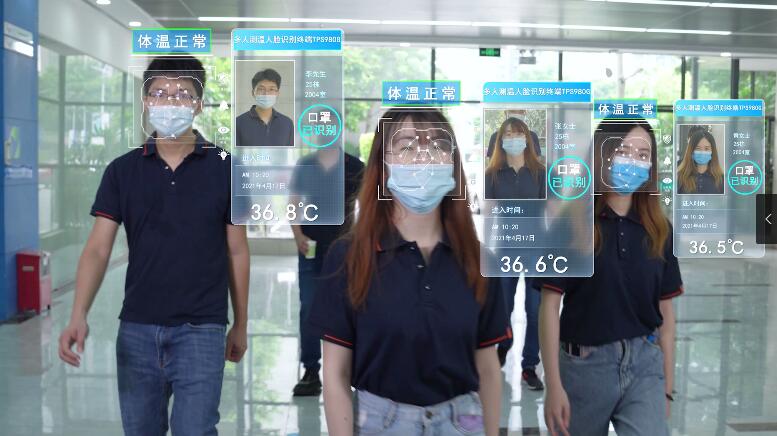 人脸识别测温一体机同时测量多人体温.jpg