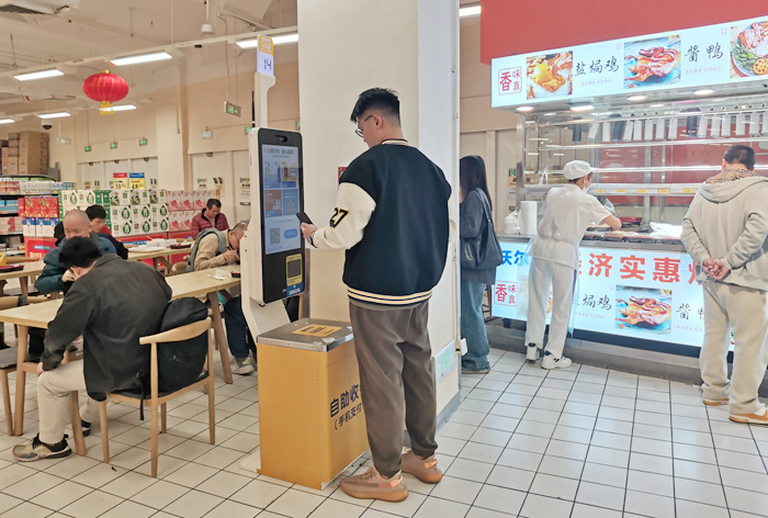 超市里的自助点餐机_副本.jpg