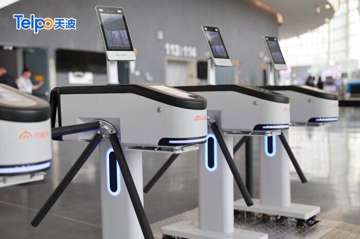 发布会场馆使用的天波人脸识别终端F2